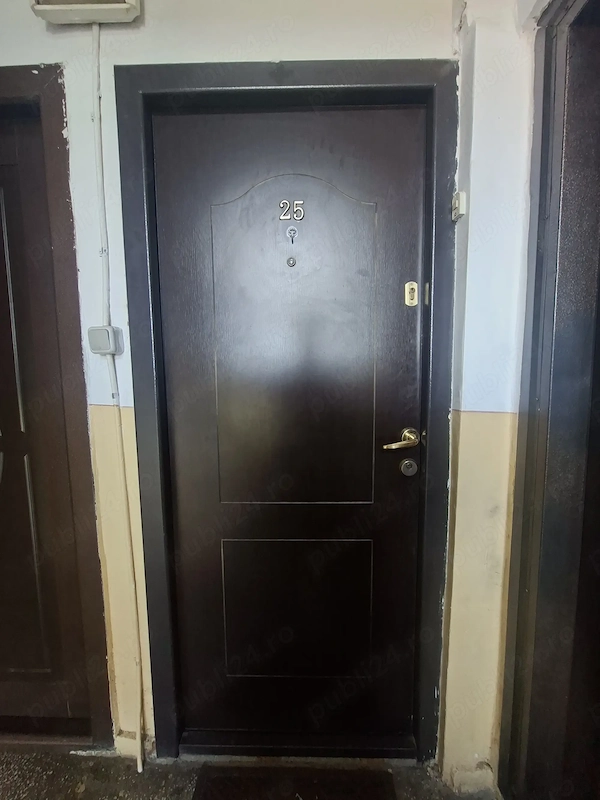 Vând apartament 3 camere et 1, zonă bună, îmbunătățiri — fotografia 2