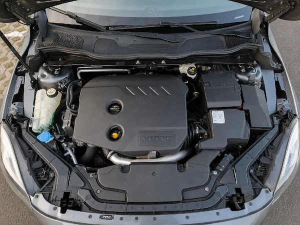 VOLVO V40 2015 — imagine 10