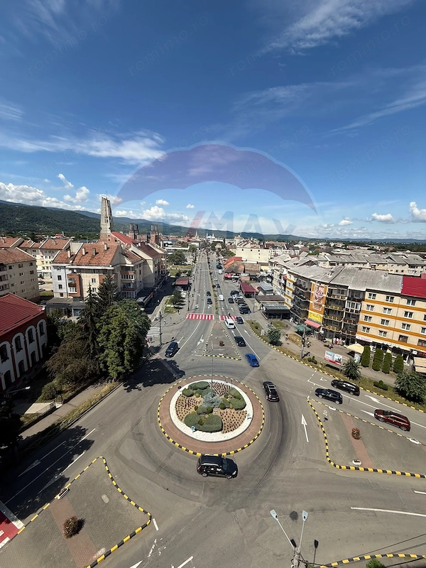 Apartament cu 5 camere de vânzare — fotografia 1