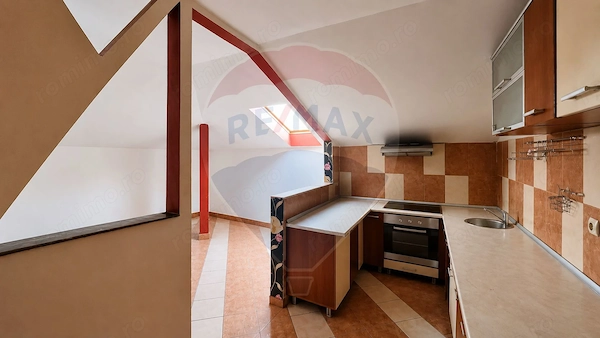 Apartament cu 3 camere de vânzare în zona Rogerius — fotografia 3