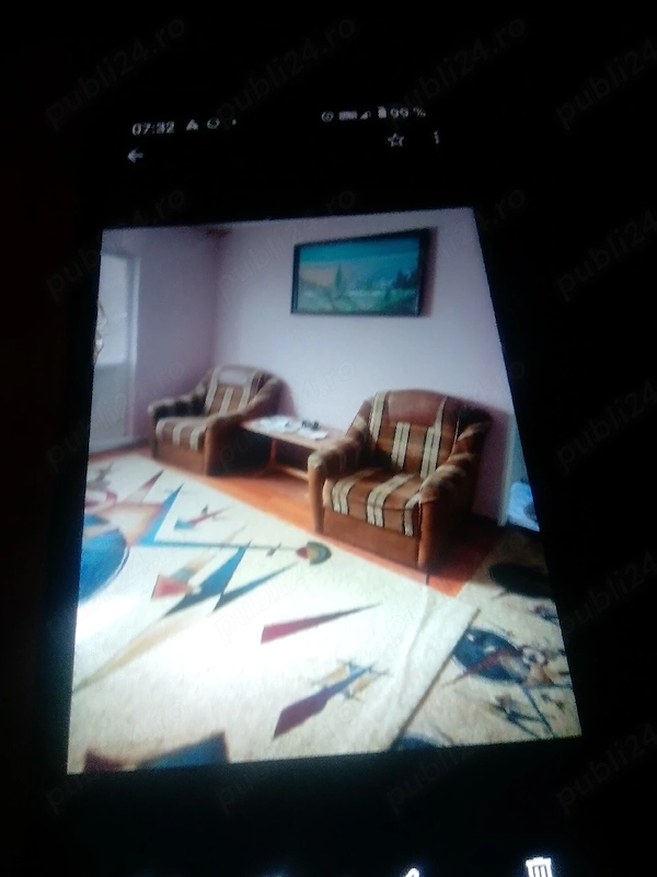vînd apartament cu doua camere semidecomandat etaj doi zona stadion D5 — fotografia 1