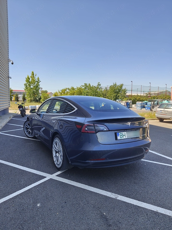 TESLA Model 3 2019 — imagine 4