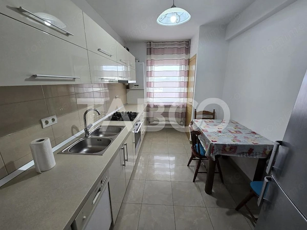 Apartament decomandat 3 camere etaj 2 terasa parcare Selimbar Sibiu — fotografia 3