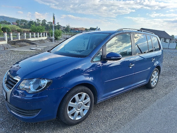VOLKSWAGEN Touran