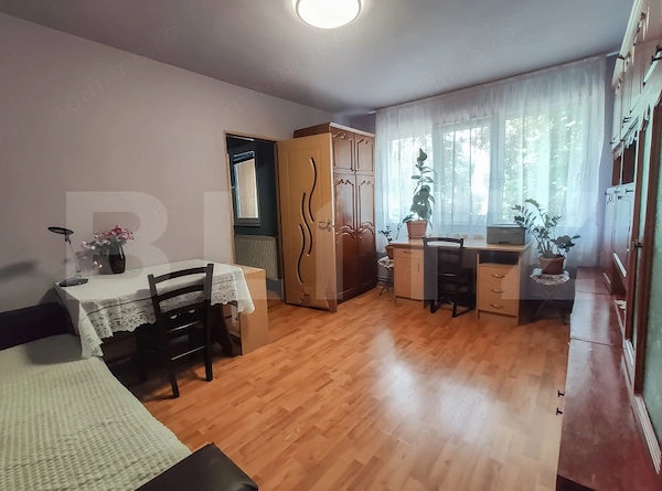 Apartament cu 3 camere, 49 mp, etaj 1, mobilat, zona Micro 15 — fotografia 1