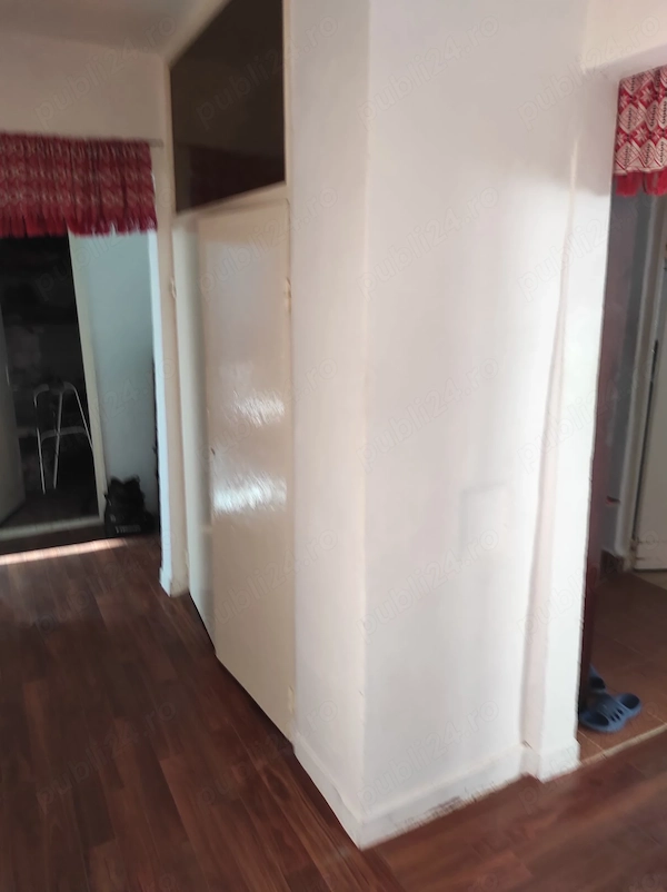 Proprietar vând apartament 4 camere decomandat — fotografia 3