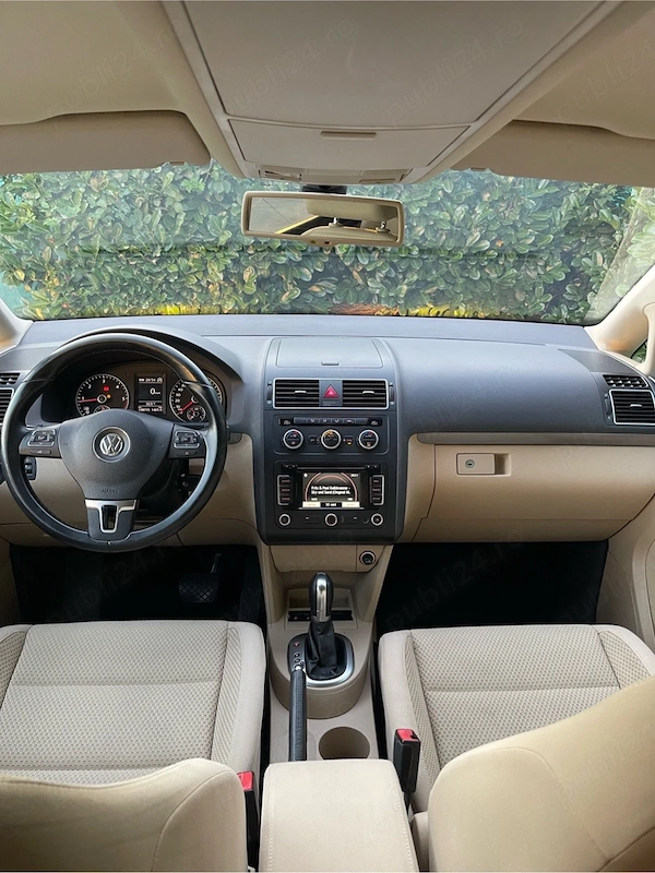 VOLKSWAGEN Touran 2013