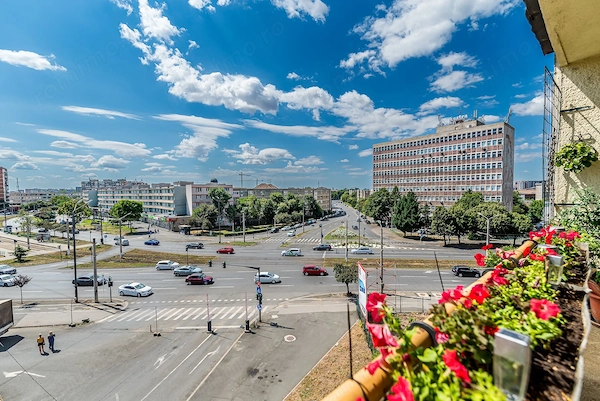 Apartament cu 4 camere decomandat cu vedere panoramica — fotografia 1