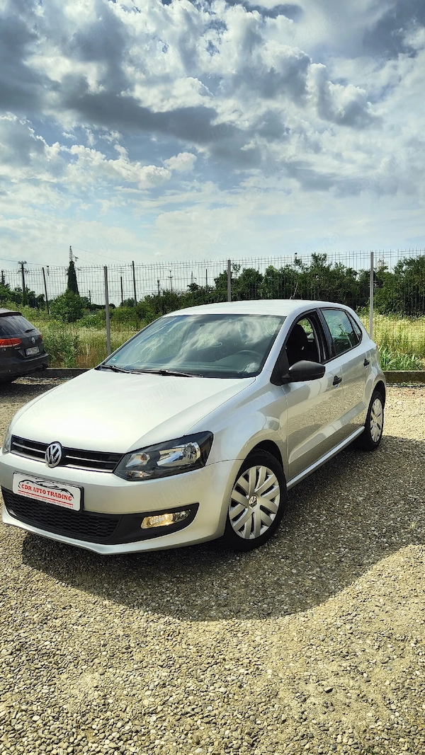 VOLKSWAGEN Polo 2012