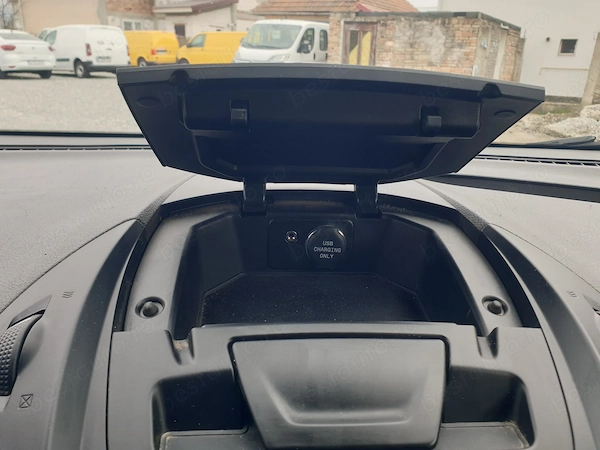 FORD Transit Courier 2021 — imagine 14