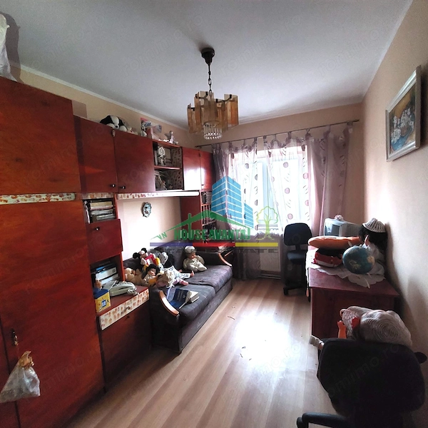 Apartament 3 camere si mansarda (zona Liceul nr.1 ) — fotografia 3