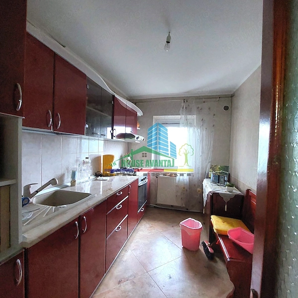 Apartament 3 camere si mansarda (zona Liceul nr.1 ) — fotografia 1