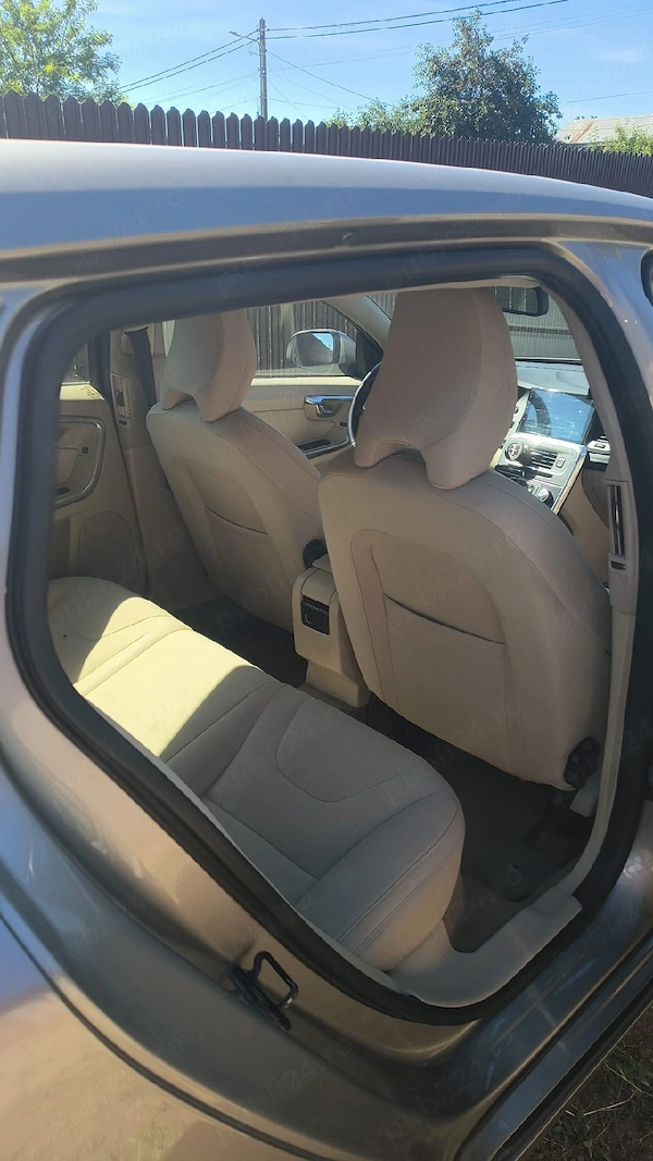 VOLVO V60 2013