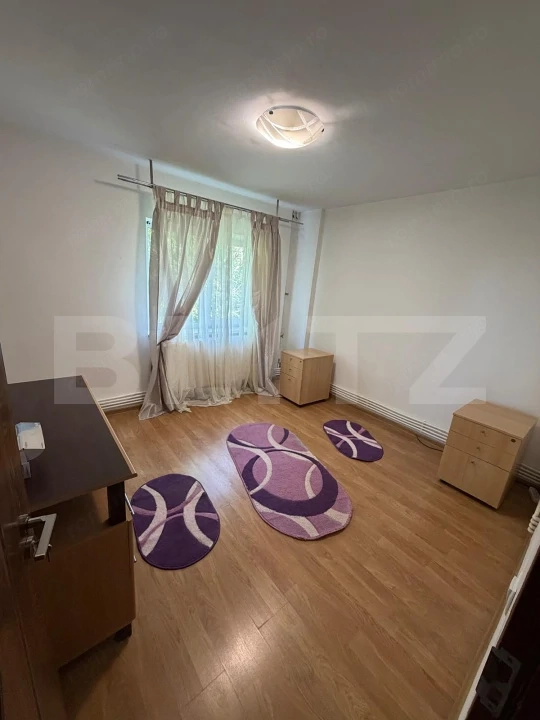 Apartament 3 camere decomandat, etaj 3, Rovine, zona Posta din Rovine — fotografia 3