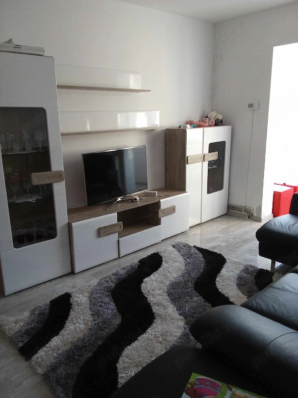 De vanzare sau scimb Elado vagy csere — fotografia 3