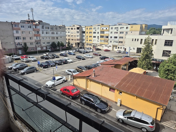 Apartament 2 camere, 50 mp, ultracentral Brad, Str. Cuza Vodă 50.000 negociabil — fotografia 1