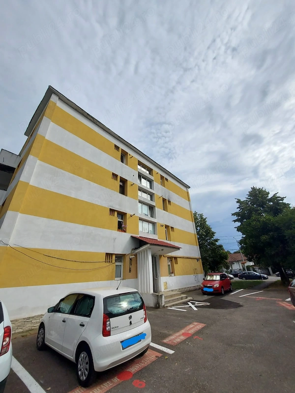 Apartament cu 3 camere de vanzare Târgu Jiu, zona centrala — fotografia 1