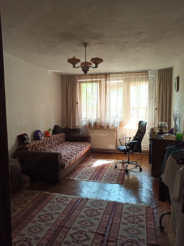Apartament cu 3 camere de vanzare Târgu Jiu, zona centrala — fotografia 3