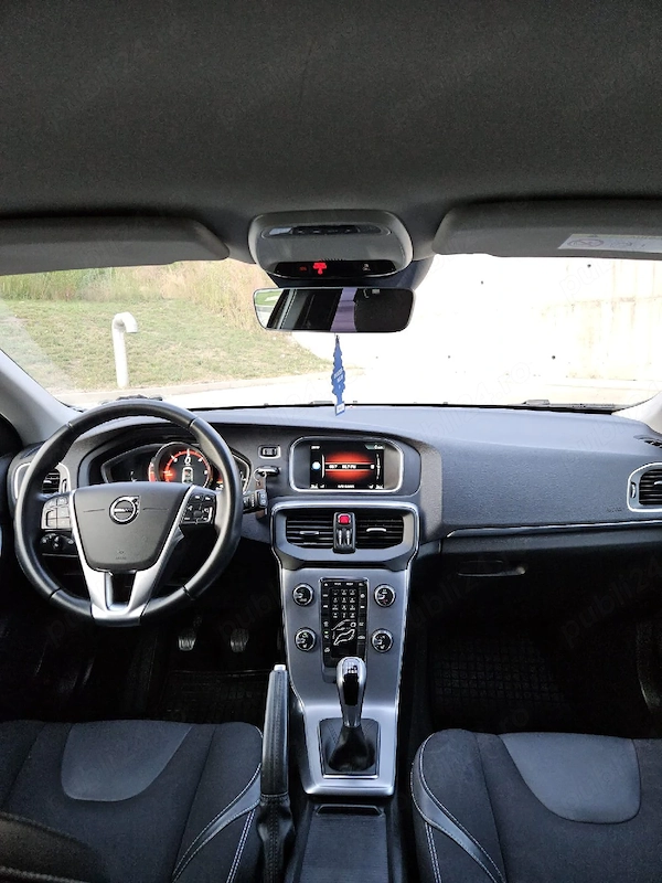 VOLVO V40 2017 — imagine 2