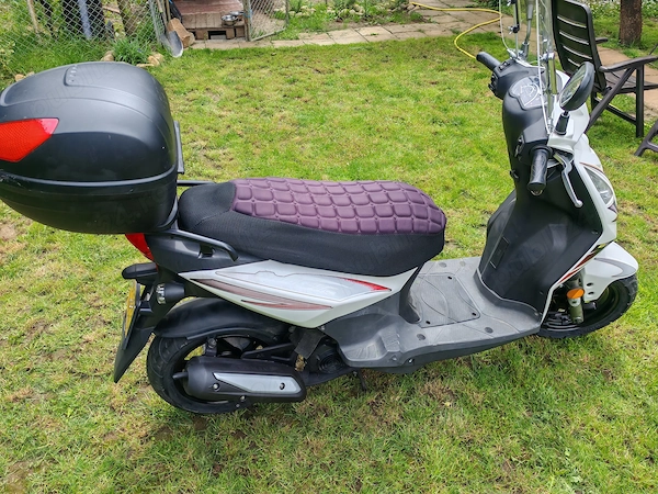 Vând scuter 49 cm marca shm orbit