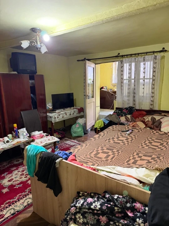 Apartament 2 camere, curte, garaj, zona centrală — fotografia 1