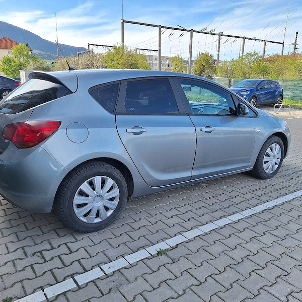 OPEL Astra 2011 — imagine 3