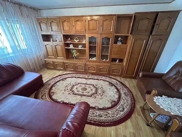 De vanzare apartament cu 2 camere si 3 balcoane, mobilat si utilat, spatios — fotografia 3