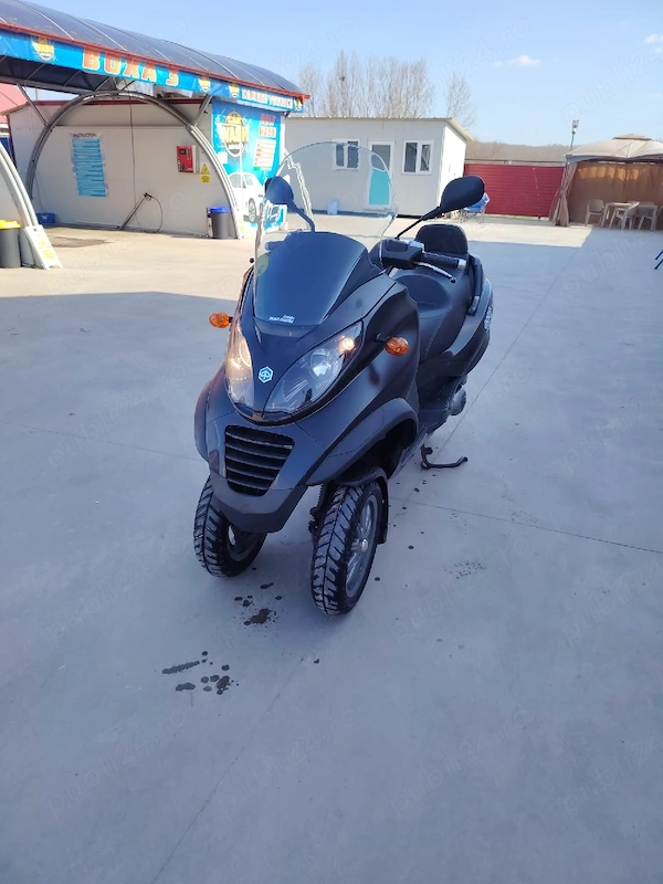 Vând Piaggio MP3