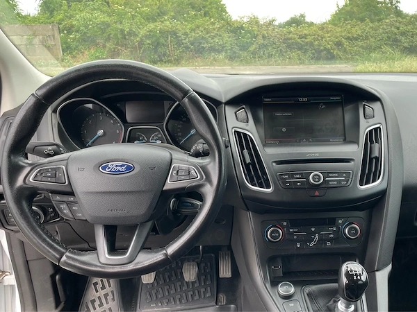 FORD Focus 2015 — imagine 5