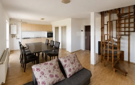 Apartament 3 camere, 87.20 mp, Etaj 3 + Mansardă – Zona Parcului, Făgăraș — fotografia 1