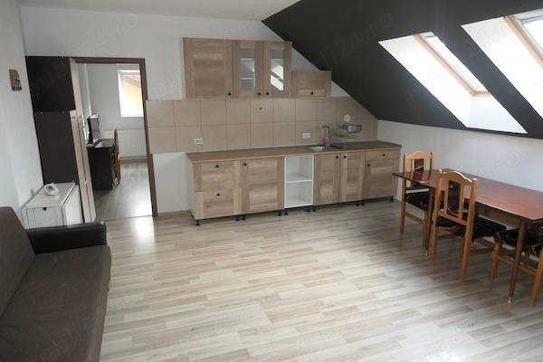 Apartament 3 camere la casă, zona Podgoria, et. 2 (mansardă) — fotografia 1