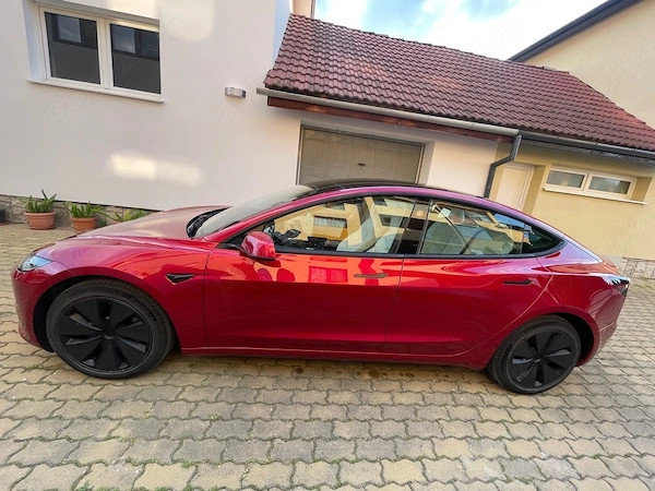 TESLA Model 3 2024 — imagine 4