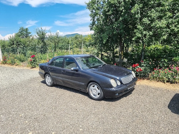 Mercedes W210 din 2001