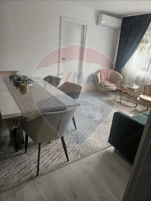 Apartament cu 3 camere de vânzare — fotografia 1