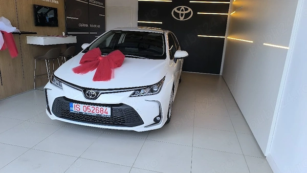 TOYOTA Corolla 2025 — imagine 4