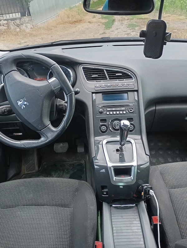 PEUGEOT 5008 2011 — imagine 5