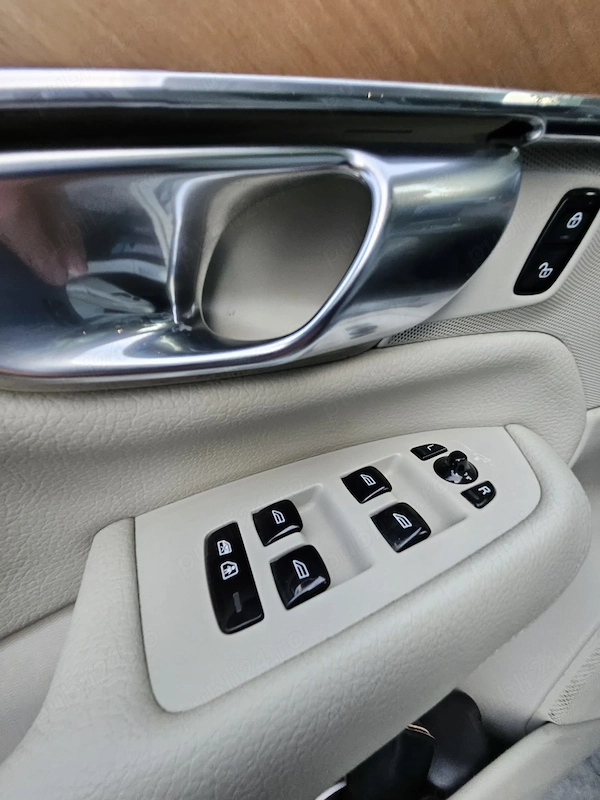 VOLVO XC90 2020 — imagine 9