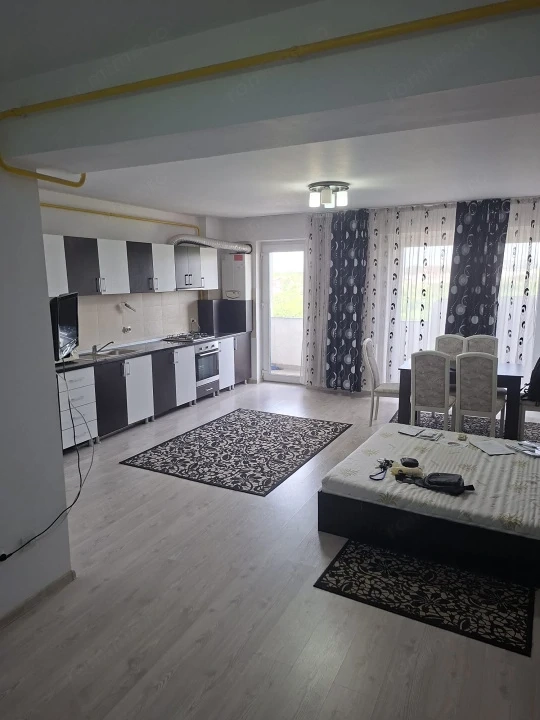 Garsonieră decomandată 41 mp, balcon spatios 7 mp, Brazdă — fotografia 3