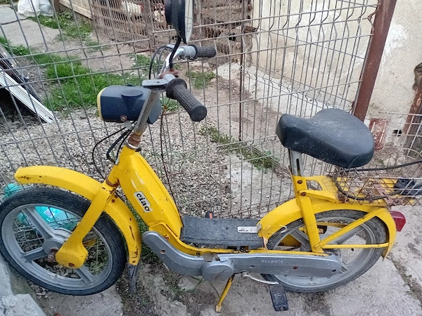 Vand caroserie Piaggio Galben si Derby Revolution BARCELONA