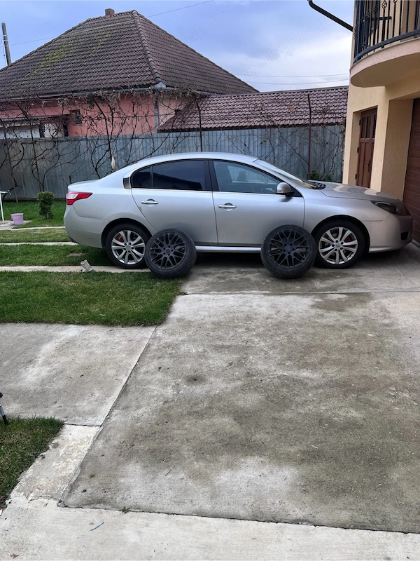 RENAULT Latitude 2011 — imagine 5