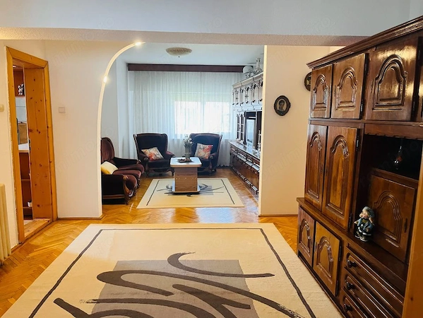 Apartament ultracentral, 3 camere, cu priveliste impresionanta, langa Mercur — fotografia 2