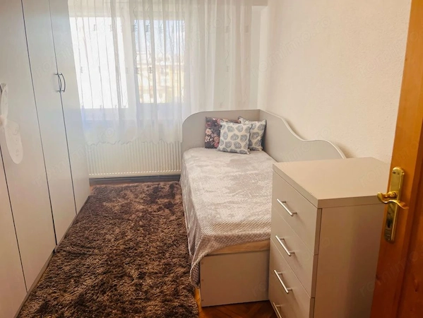 Apartament ultracentral, 3 camere, cu priveliste impresionanta, langa Mercur — fotografia 3