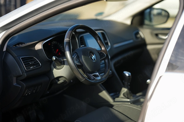 RENAULT Megane 2022 — imagine 19