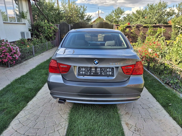 BMW 3 Series 2011 — imagine 5