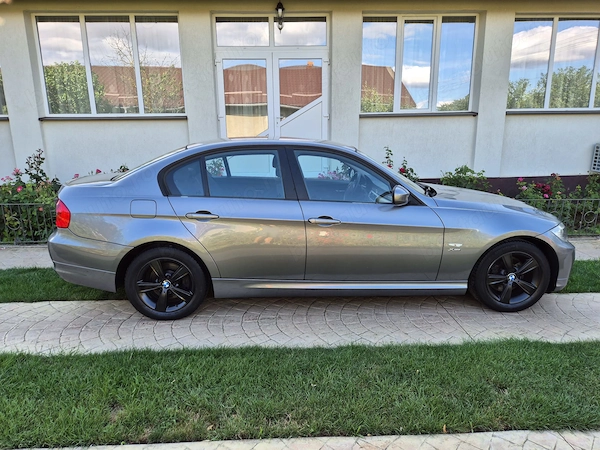 BMW 3 Series 2011 — imagine 10