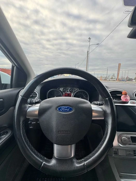 FORD Focus 2010 — imagine 5