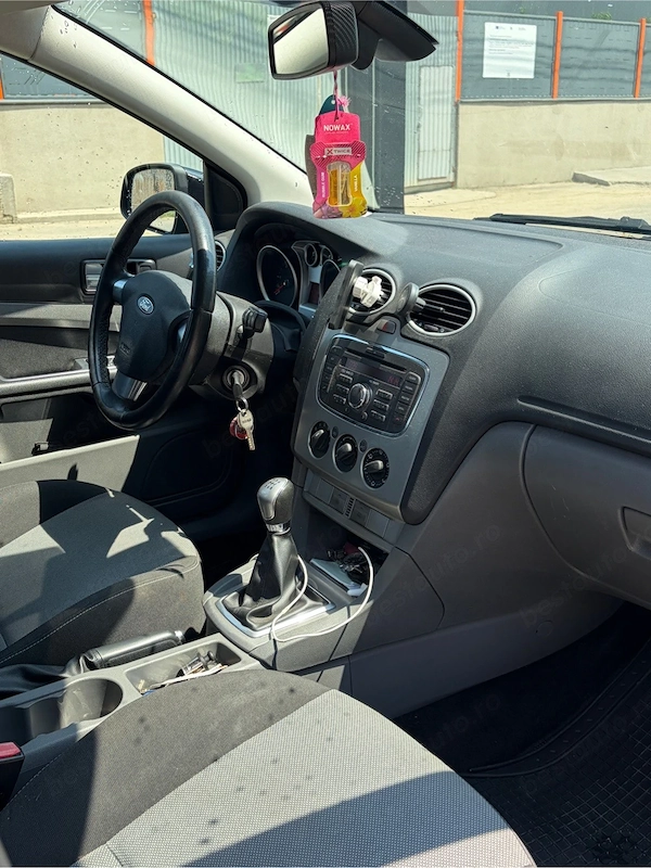 FORD Focus 2010 — imagine 5