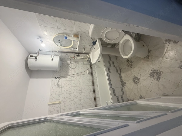 Închiriez apartament cu trei camere în Ștei — fotografia 2