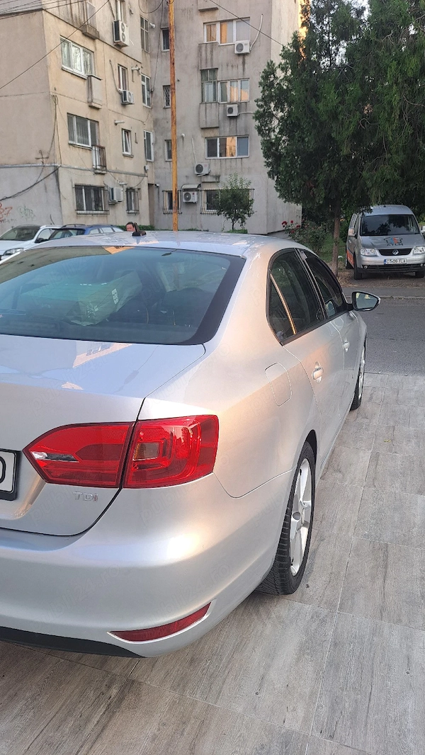 VOLKSWAGEN Jetta 2012 — imagine 8