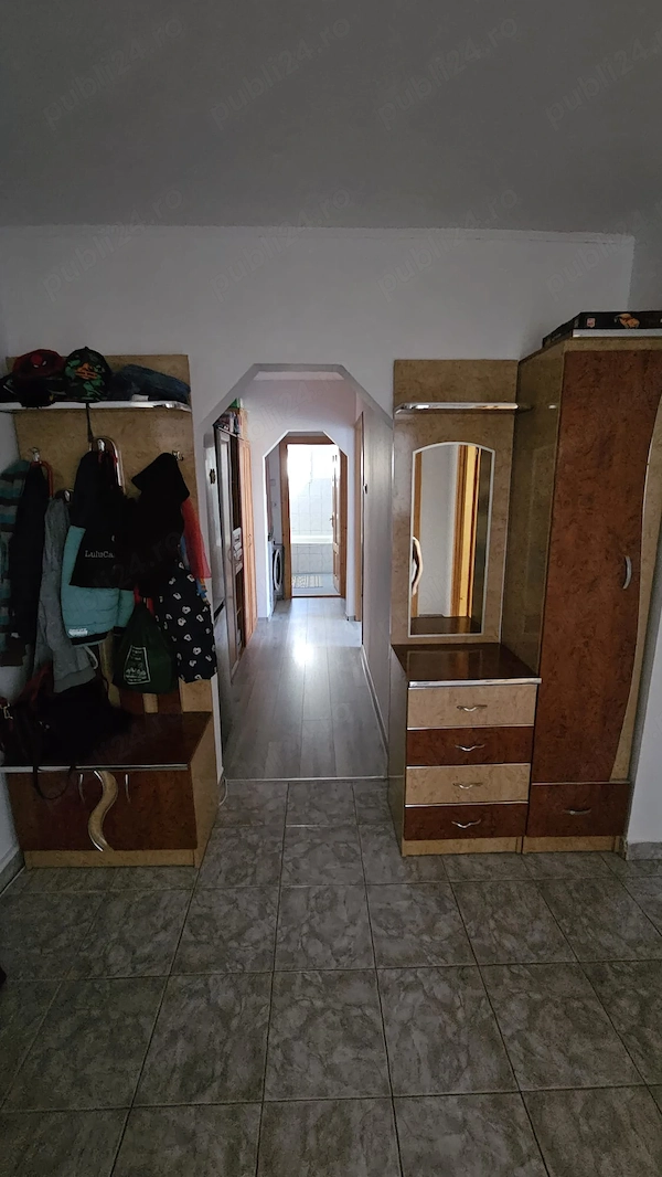 Vand apartament 3 camere in Obcini — fotografia 1